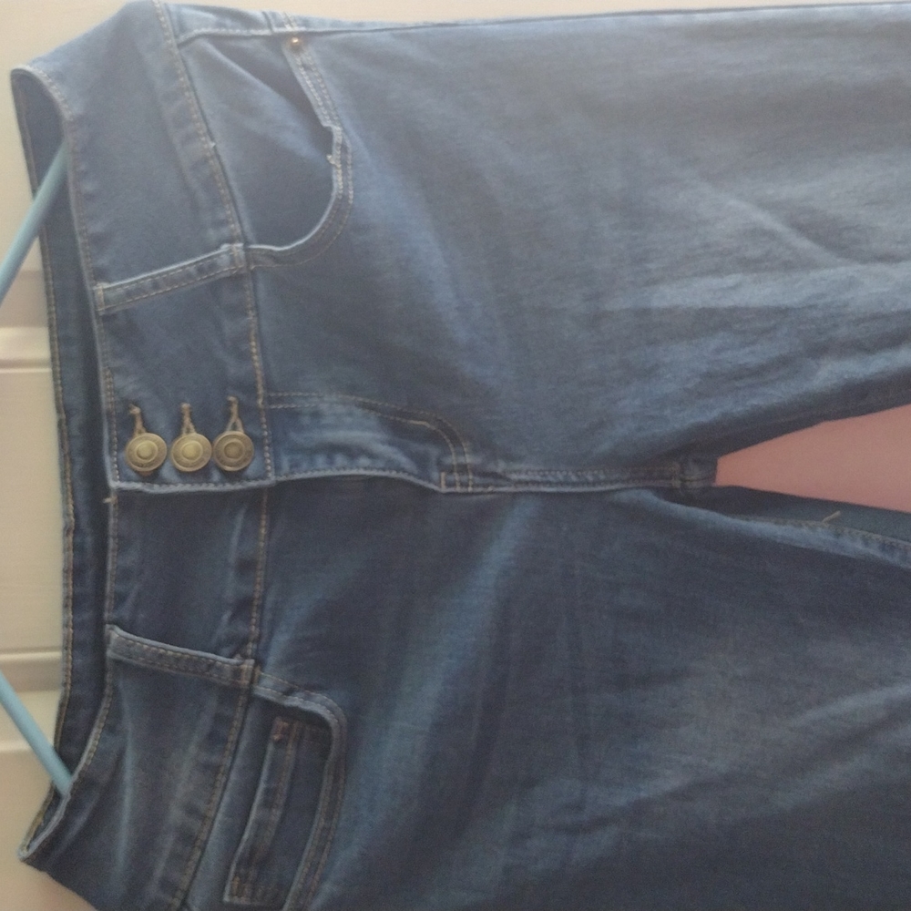 Jeans - Picture 3 of 4